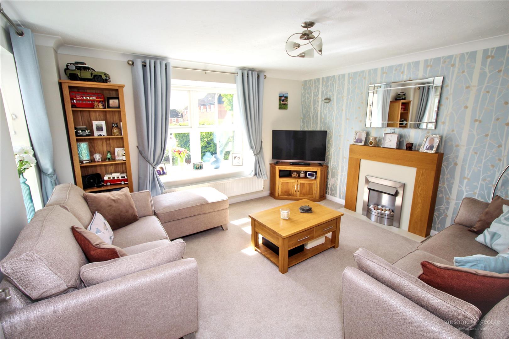 3 bed property in The Knoll, Reading